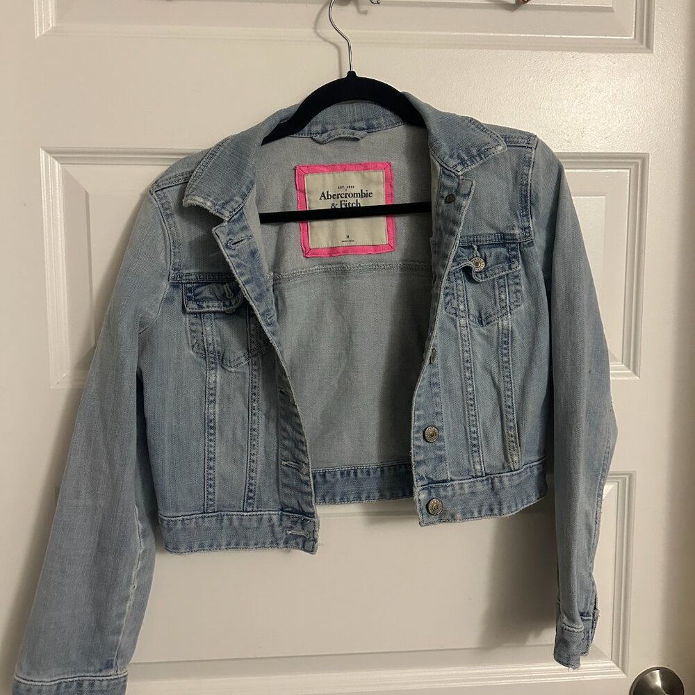 Abercrombie Cropped Denim Light Wash Jacket-Size Medium